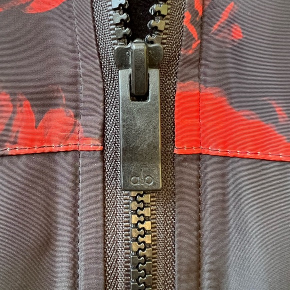 ALO Yoga duality reversible fleece lined zip puffer jacket color block red black - Picture 15 of 16